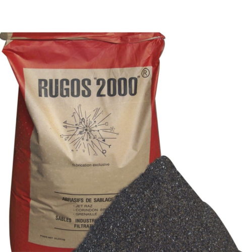 Image d'un sac de 25KG d'abrasif de sablage Sable Rugos 50/80, outil indispensable pour préparer une surface avant les travaux.